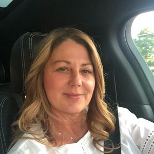 Meet your Posher, Connie